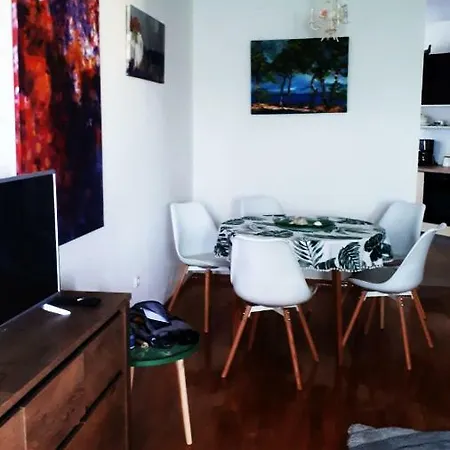 Horizon Luxury Green Terrace Apartment