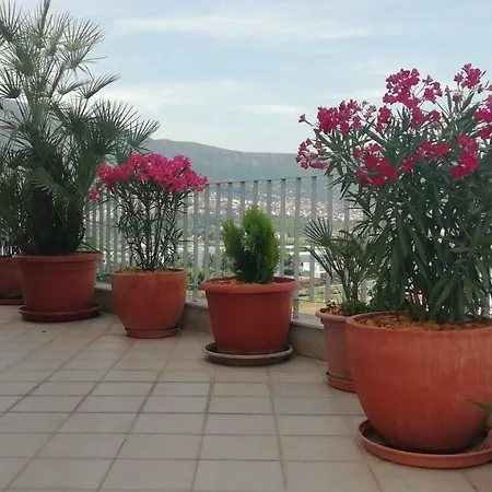Horizon Luxury Green Terrace Apartment Split
