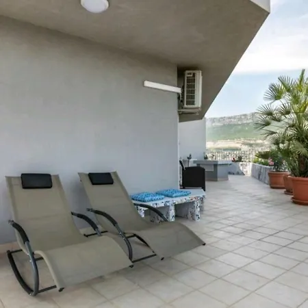 Horizon Luxury Green Terrace Apartment *